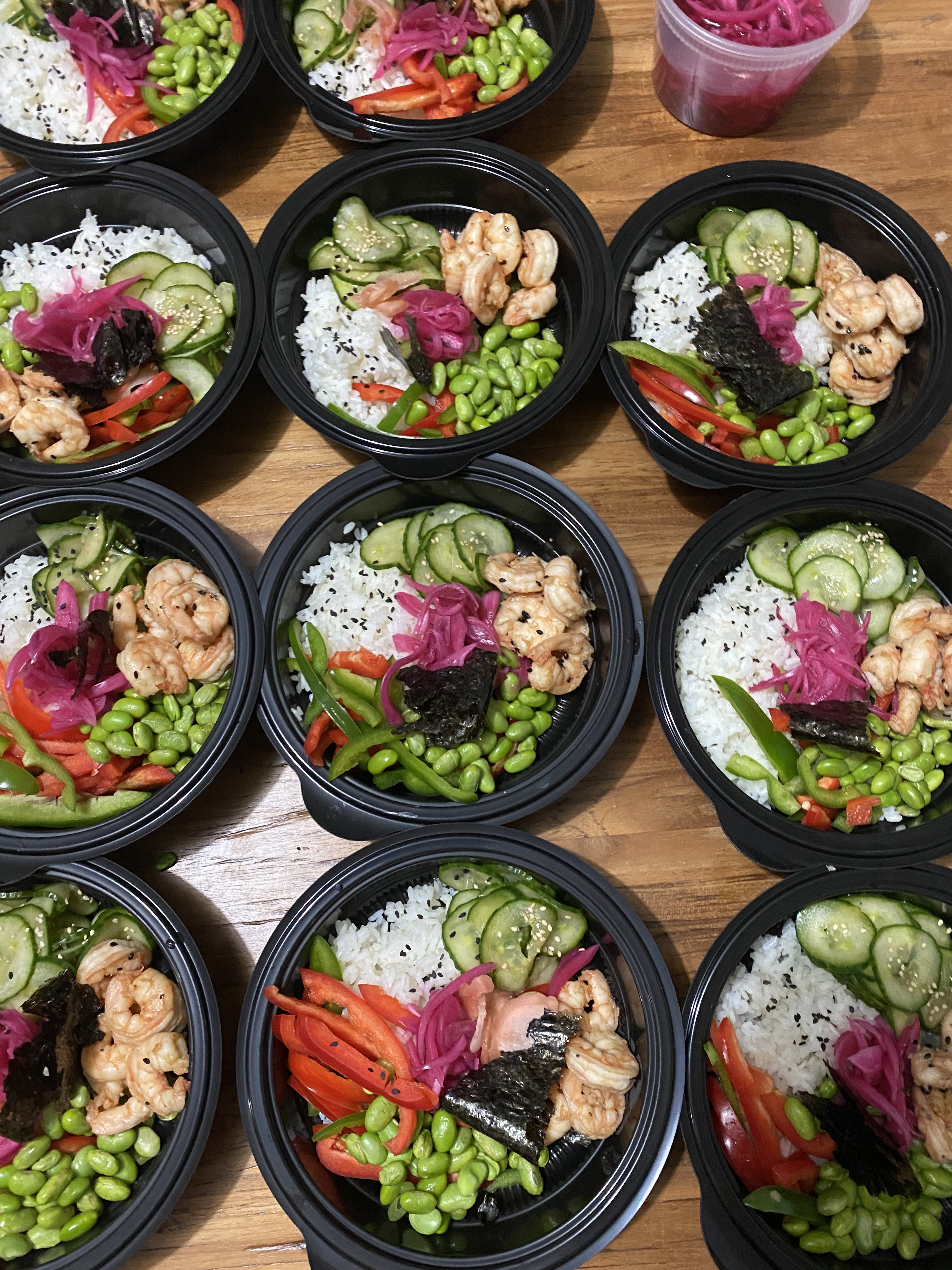 Poke bowls de fusión asiática